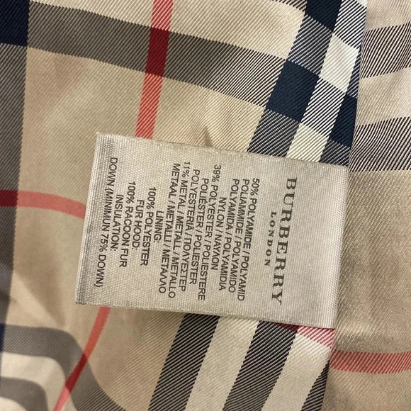 Authentic Burberry winter coat with fur hood - Picture 9 of 13